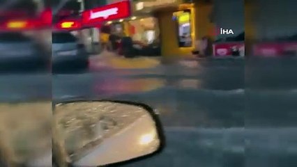 Ankara'da sağanak yağış hayatı felç etti