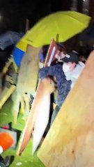 Maskeli Yahudiler Gazze eyemcilerine saldırdı, polis seyretti