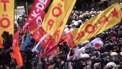 توقيفات وصدامات بين شرطة اسطنبول ومتظاهرين في عيد العمال