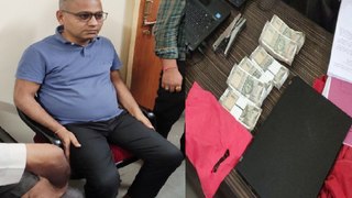 जिला आबकारी अधिकारी 3 लाख रुपए की रिश्वत लेते गिरफ्तार