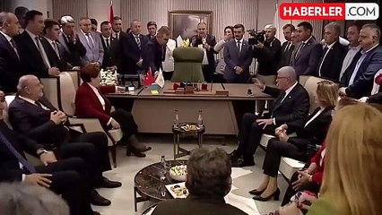 İYİ Parti'deki devir teslim törenine sessizlik damga vurdu