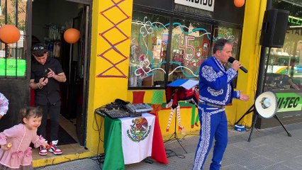 Fiesta mexicana por el zapatero Cándido en Pamplona