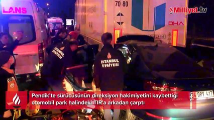 Otomobil park halinde duran TIR'a ok gibi saplandı
