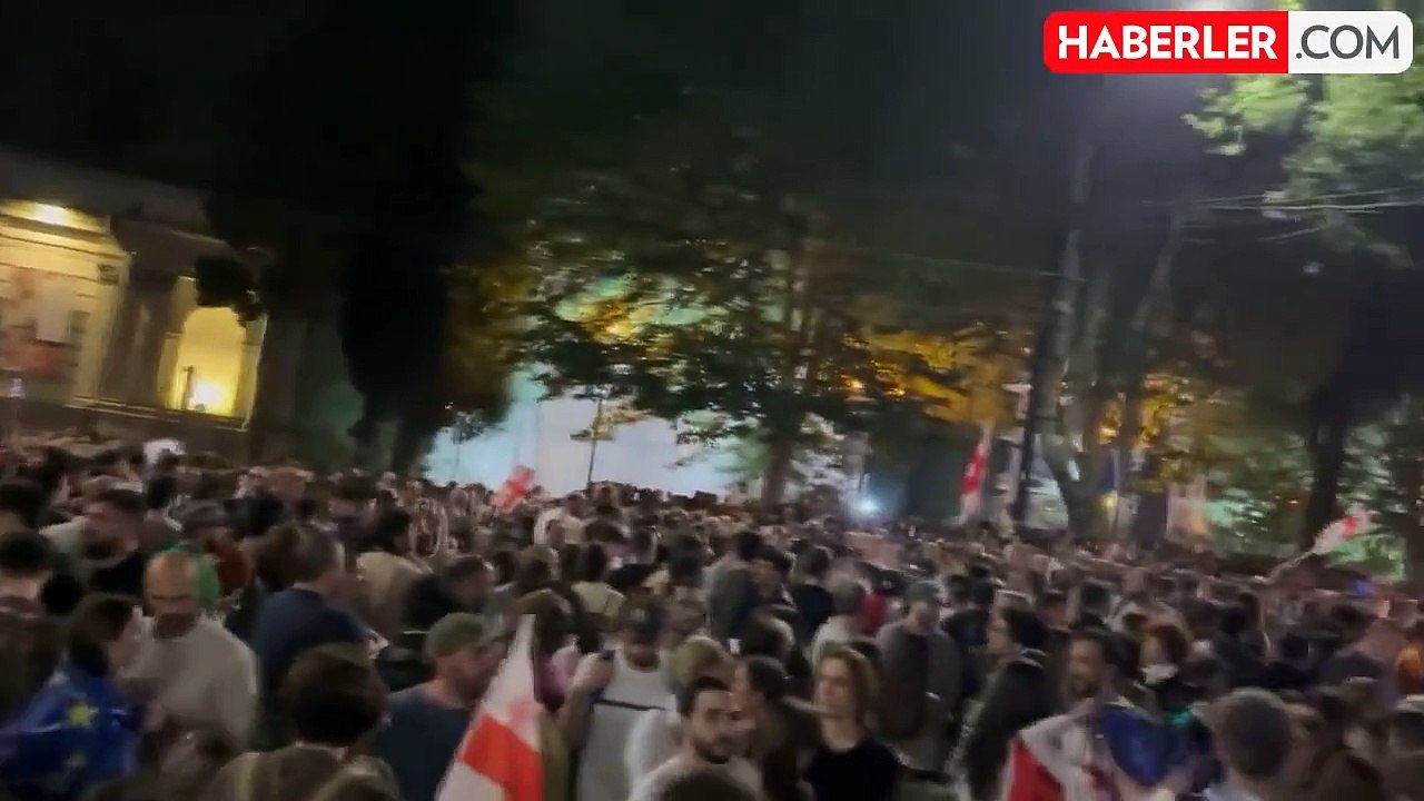 Gürcistan'da "yabancı etkinin şeffaflığı" yasa tasarısı karşıtı gösteride arbede yaşandı