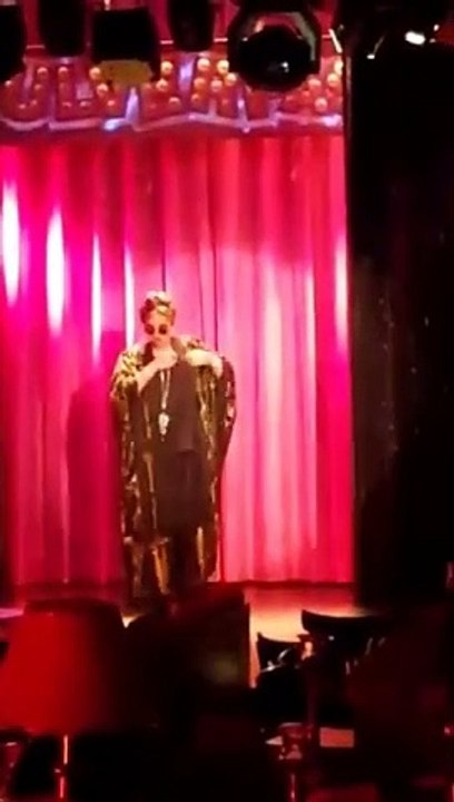 Margot Minnelli is Norma Desmond at _Pulverfass Cabaret _- Hamburg part 1.