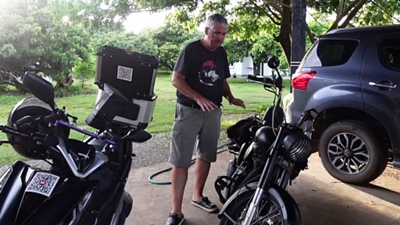 Auspacken. DANKE!  #thailand2023  #tasche  #motorrad  #auswandern  #alltag (720p_60fps_H264-128kbit_AAC)