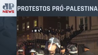 Policias entram na Universidade de Columbia, em Nova York, nos EUA