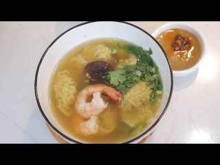 ហាង នំប៉័ង Eat Station តោះឆ្ងាញ់ជាមួយលីយ៉ុង YUMMY WITH LYYON Ep​ 108 Par​t​ 1