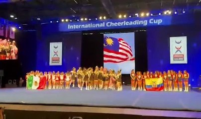 马来西亚女队在ICU国际杯竞技啦啦队赛中夺冠！🥇