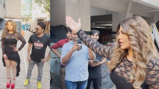 Rakhi Sawant ने की सड़क पर Paps के साथ मस्ती, Dramaqueen की नौटंकी देख लगी लोगों की भीड़,Viral Video