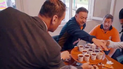 CHP'li Belediye Başkanı 1 Mayıs'ta işçilerle birlikte çöp topladı