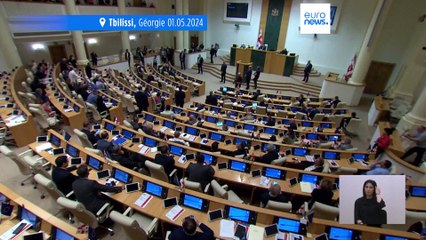 Géorgie : von der Leyen condamne les violences alors que le Parlement adopte une « loi russe »