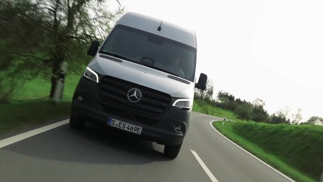 Der neue Mercedes-Benz Sprinter noch sicherer und intelligenter - der neue eSprinter mit einem Dreiklang aus Effizienz, Reichweite und Ladevolumen