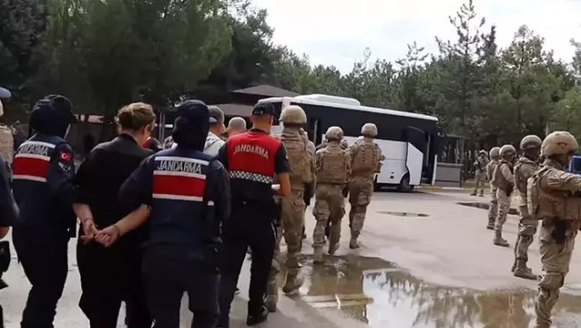 Bursa merkezli 8 ilde düzenlenen operasyonlarda bir suç örgütü çökertildi, 42 şüpheli yakalandı