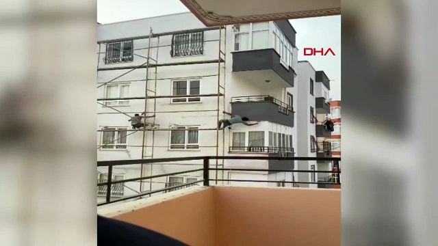 Güvenlik önlemi almadan dış cephe boyayan işçi görenleri korkuttu