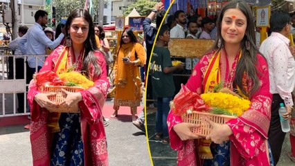 Bigg Boss Fame Isha Malviya ने Siddhivinayak Temple में बप्पा के दरबार में टेका माथा