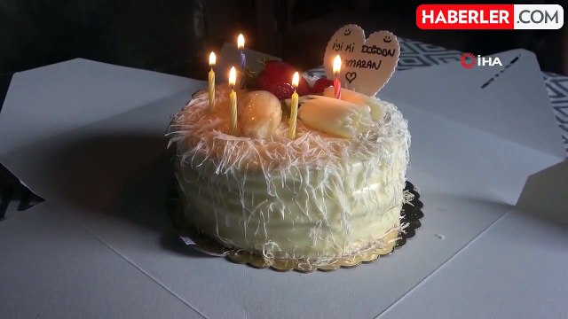 Ağlatan doğum günü sürprizi: Down sendromlu Ramazan, ilk kez doğum günü kutladı