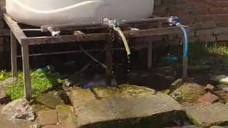 गहराता जल संकट और लगातार व्यर्थ बहता हजारों लीटर पीने का पानी, देखें ये वीडियो