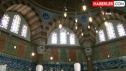Hac kurası bekleyenler önce bu türbeyi ve camiyi ziyaret ediyor
