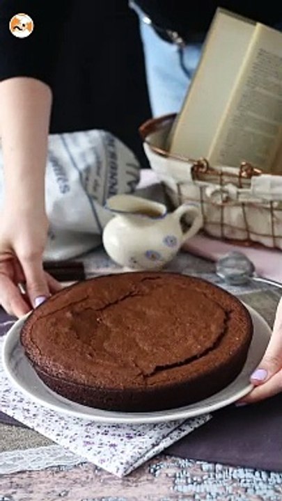 Tort simplu de ciocolată