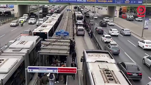 İstanbul'da metrobüs arızalandı, uzun araç kuyruğu oluştu