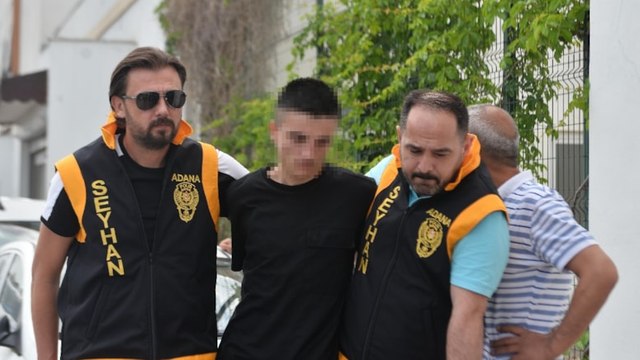 Evinin çatısında makineli tüfek, yastık altında tabanca ele geçirildi