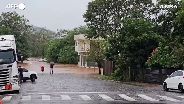 Il maltempo colpisce il sud del Brasile, almeno 10 vittime e diversi dispersi