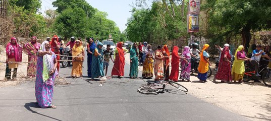 पानी की किल्लत: पानी की मांग को लेकर सड़क जाम की, अधिकारीयों पर लगाया मनमर्जी का आरोप