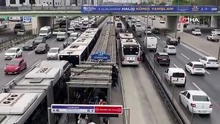 İstanbul yine bildiğiniz gibi! Metrobüs arızalandı, uzun araç kuyruğu oluştu