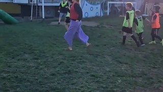 Ευδοκία Ρουμελιώτη: Παίζει ποδόσφαιρο με τον γιο της και καμαρώνει - Το viral βίντεο!