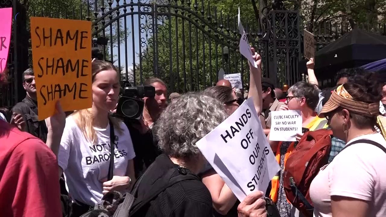 Université Columbia : étudiants et professeurs dénoncent l'intervention de la police