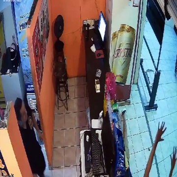 Polícia frusta assalto e prende dupla que fazia funcionários reféns em pizzaria na Grande Fortaleza;