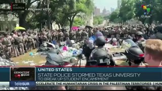 Texas police clash with students on university campus