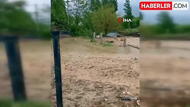 Güroymak'ta sağanak yağış sele yol açtı