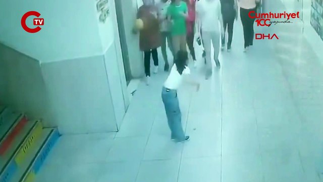 Boğazına simit takılan öğrencisini ‘Heimlich’ manevrasıyla kurtardı