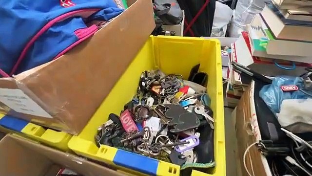 Firenze, in viaggio tra gli oggetti smarriti (e le loro storie)