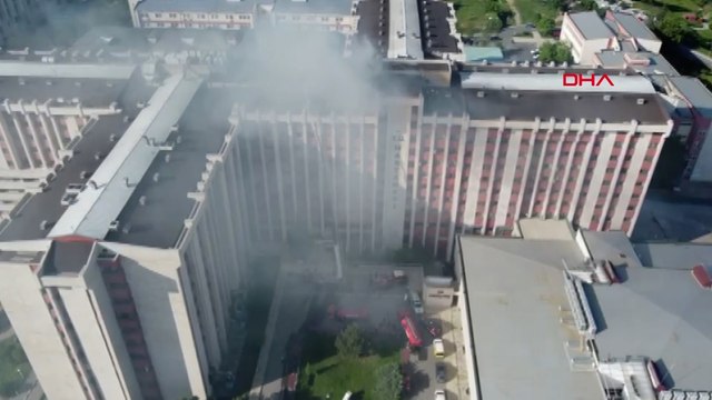 Trakya Üniversitesi Tıp Fakültesi Hastanesinin çatısındaki yangına müdahale ediliyor