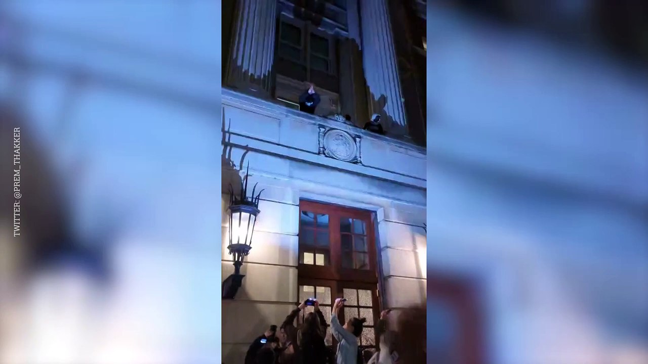 Estudiantes de la Universidad de Columbia toman el Hamilton Hall y corean por una Palestina libre