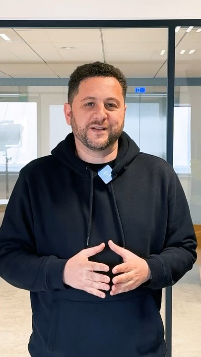 Alerte info  Azzeddine nous dévoile les secrets des vacances de Kylian Mbappé au bled. Un voyage symbolique organisée par sa mère.   Attention spoiler : images inattendues !