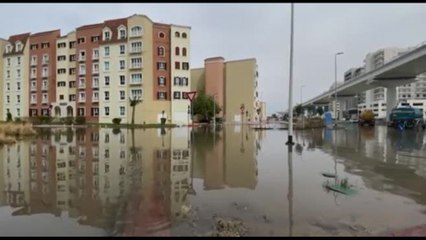 Nuove precipitazioni a Dubai, le strade allagate