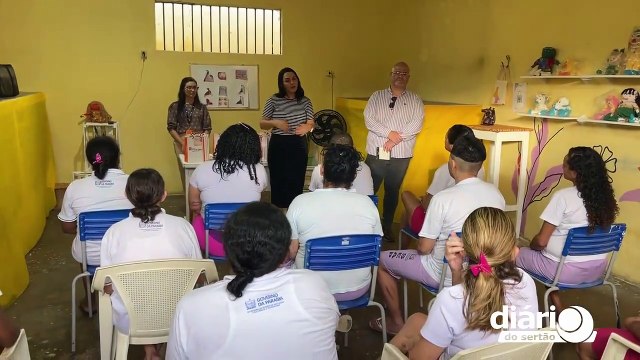 Sob muita emoção, Ópticas Morais e optometristas entregam óculos na Cadeia Feminina de Cajazeiras