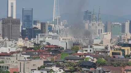 서울 강남 2층짜리 상가 1층에서 화재...2명 경상 / YTN