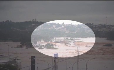 VÍDEO: Balsa se choca contra ponte em meio a enchente do Rio Taquari, no RS