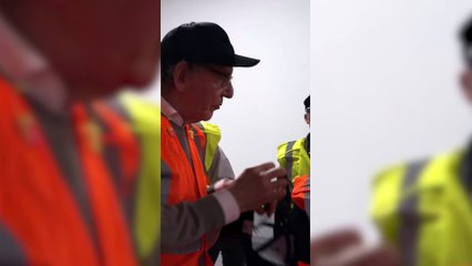 Messi visitó una fábrica vestido de operario y anunció un nuevo proyecto