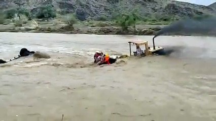 Dramatic excavator rescue from the flooded River