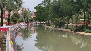 Chuvas torrenciais nos EAU provocam fechamento de escolas e escritórios
