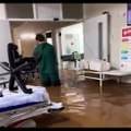 VÍDEO: Hospital fica completamente alagado após fortes chuvas; veja