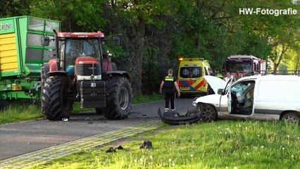 Tractor en bestelbus botsen op Jan van Nassauweg