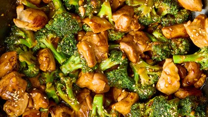 This One-Pan Chicken & Broccoli Stir-Fry Will Beat Take-Out Any Night Of The Week