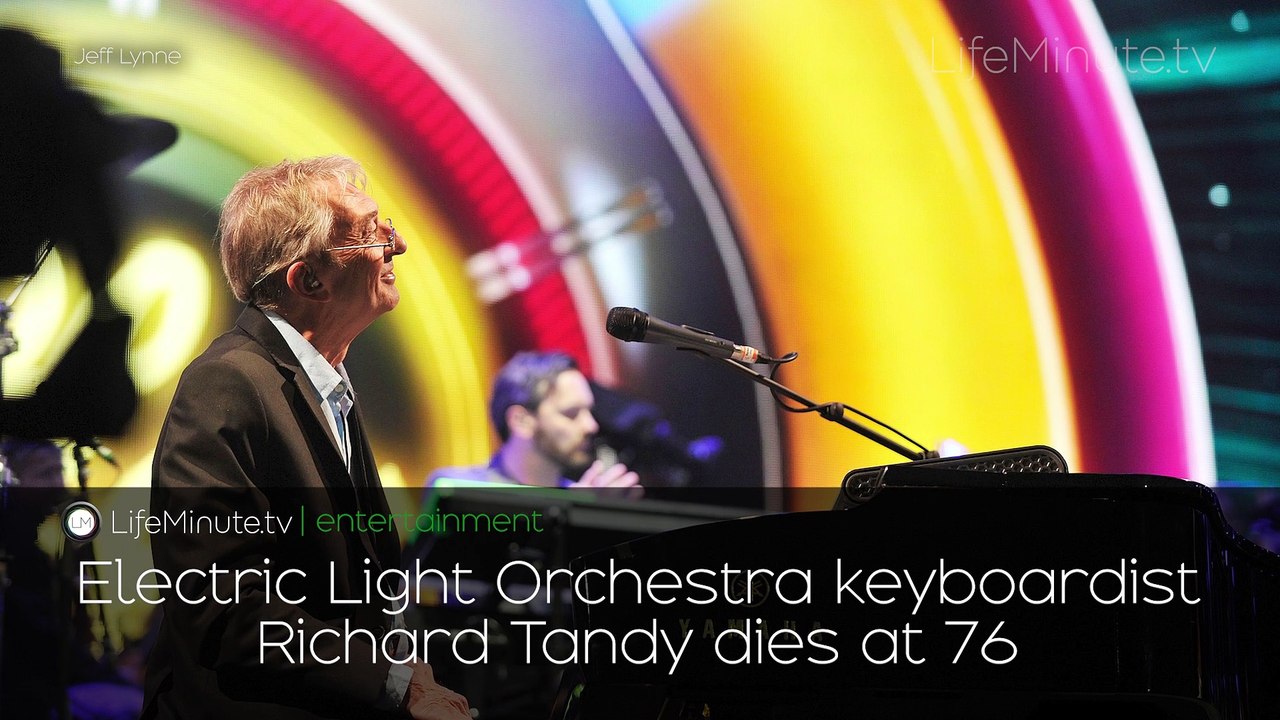 Musician Duane Eddy Dead at 86, ELO Keyboardist Richard Tandy Dead at 76, UMG and TikTok Agree on Licensing Deal, Mrs. Doubtfire Cast Reunites